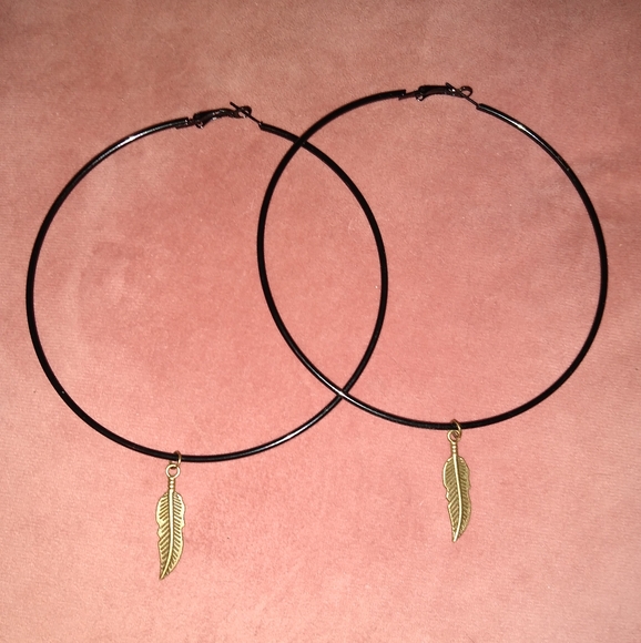 Katta Huge 4" Black Hoop Earrings Bohemian Feather Charm Big Hoops Oversized XL - Picture 7 of 9